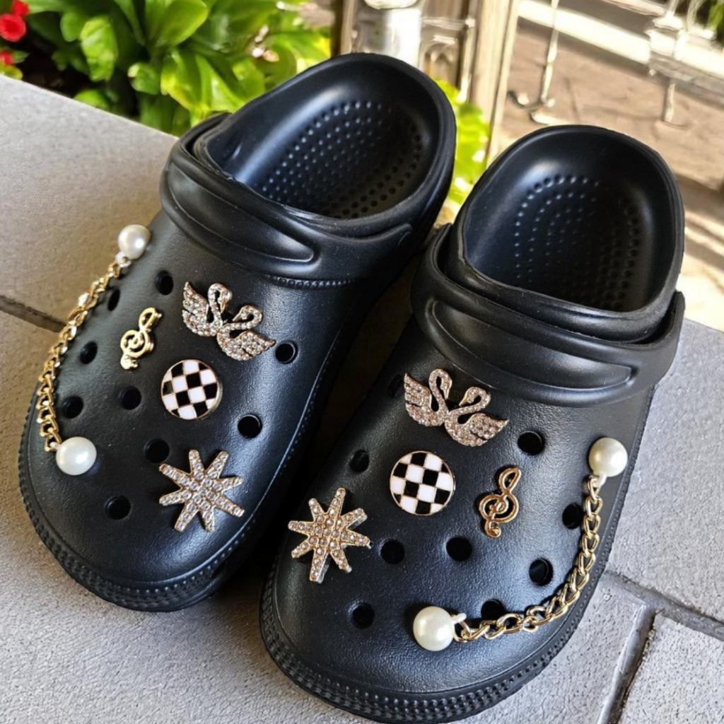 Sandália Babuche Adulto Feminino Scaleno Nuvem com 8 Bottons aleatórios