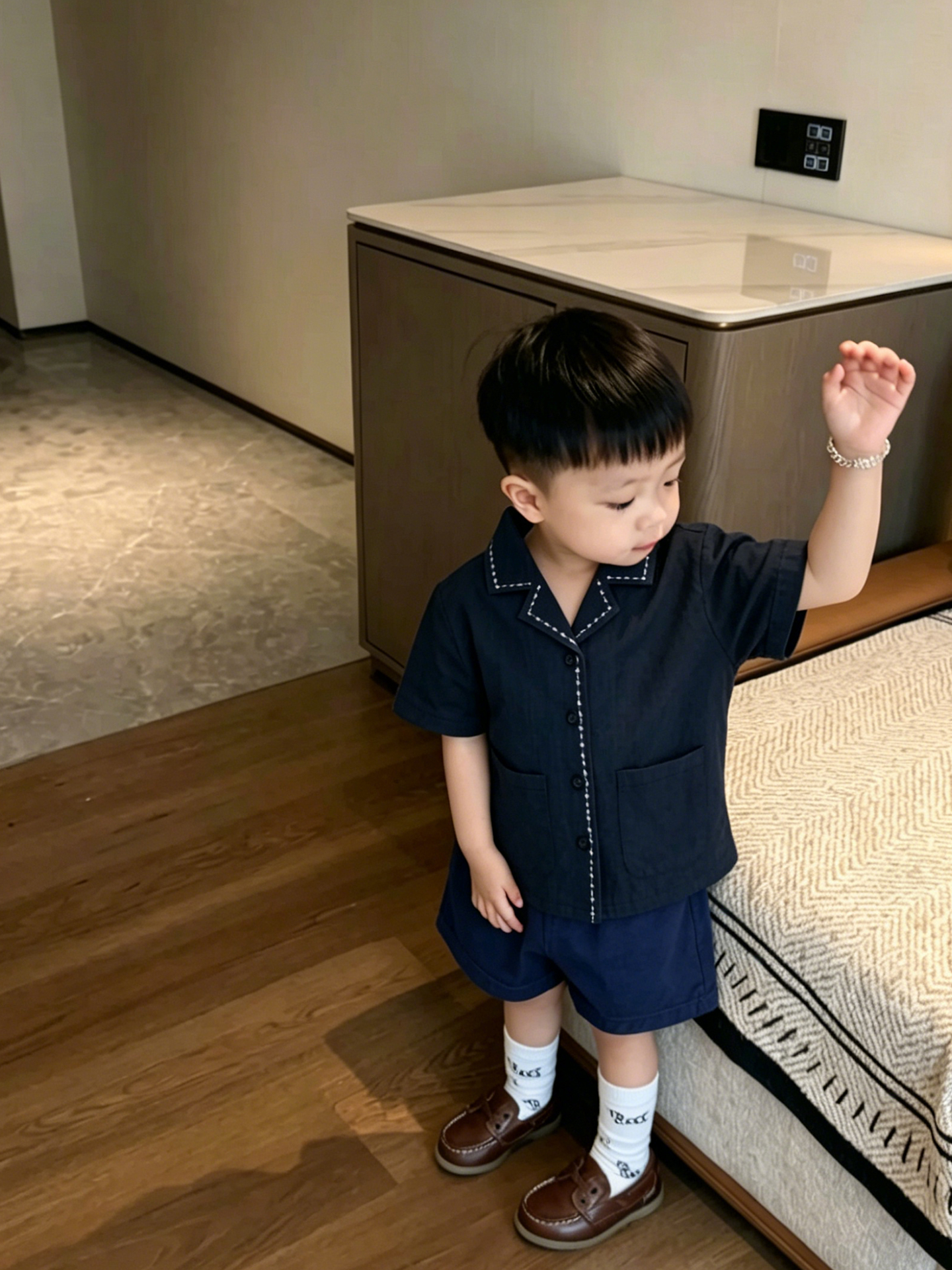 Camisa Infantil de Verão Fina de Manga Curta, Blusa Moderna para Bebês, Estilo Coreano para Meninos, Roupa Respirável e Amiga da Pele