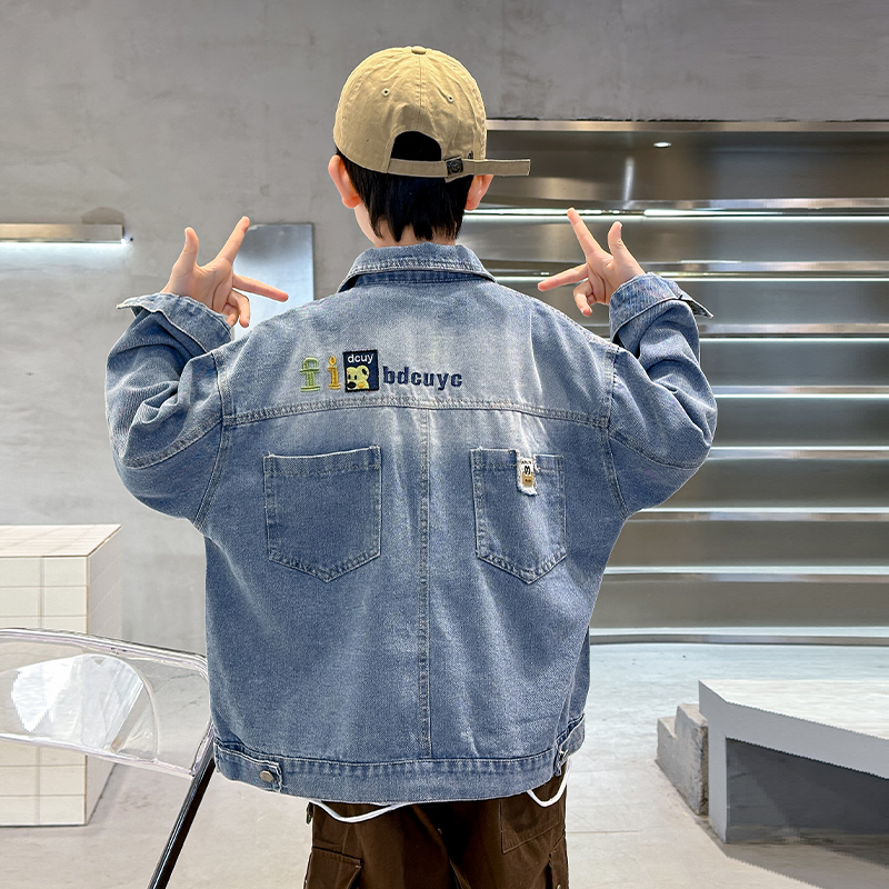 2025 primavera outono crianças azul lavado denim jaqueta para meninos solto manga longa botão até bolsos traseiros moda jeans jaqueta casaco